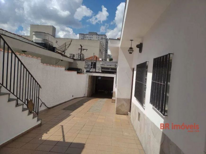 Casa térrea Agua Rasa, 2 Dormitórios ,sala,cozinha, 2 banheiros 6 vagas de carro.