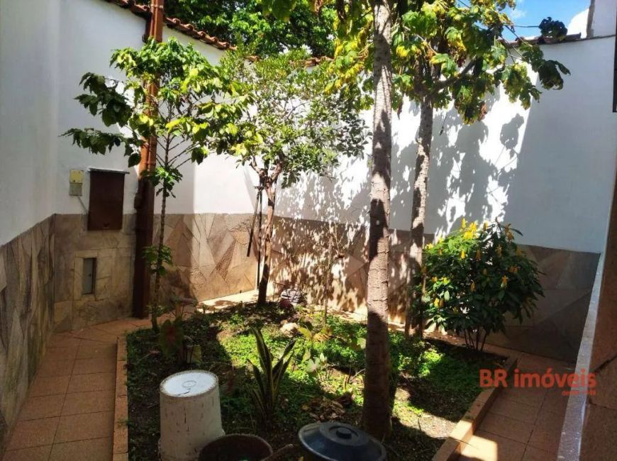 Casa térrea Agua Rasa, 2 Dormitórios ,sala,cozinha, 2 banheiros 6 vagas de carro.