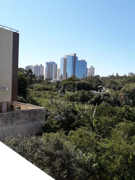 CASA PARA FINS COMERCIAIS OU RESIDENCIAIS ALUGUEL OU VENDAÓtima casa 4 quartos/dormitórios com 1 suí