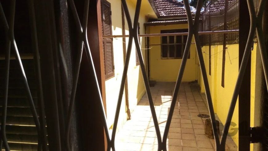 Casa Térrea em Alvenaria - Ótima Localização, Travessa OuvidorCasa térrea de 120m², 3 dormitórios, c
