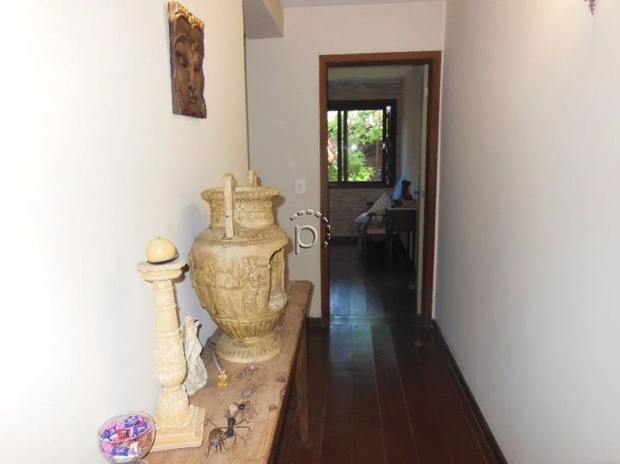 Venda de Casa em bairro Tristeza com 220m² Área Const.
