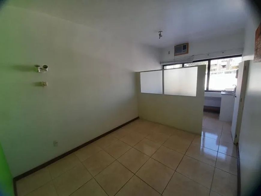 Sala no Bairro São João com 71,81m² de área privativa com banheiro. Infraestrutura condomínio: inter