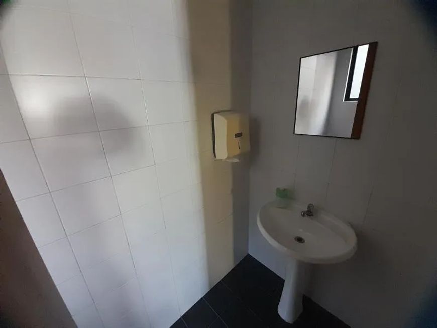 Sala no Bairro São João com 71,81m² de área privativa com banheiro. Infraestrutura condomínio: inter