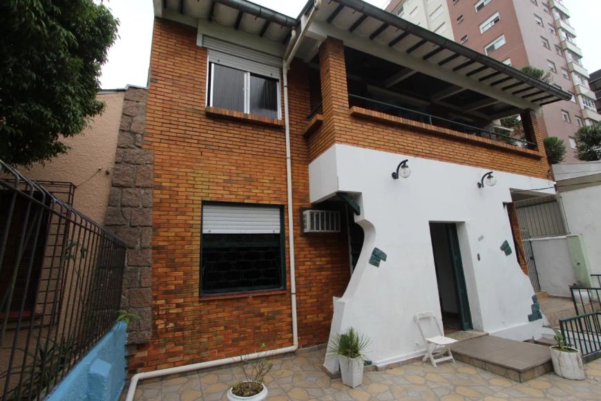 Casa com dois pisos no Higienópolis