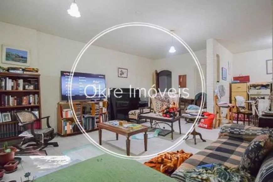 Ótima localização: apartamento com 3 quartos à venda na Lagoa!