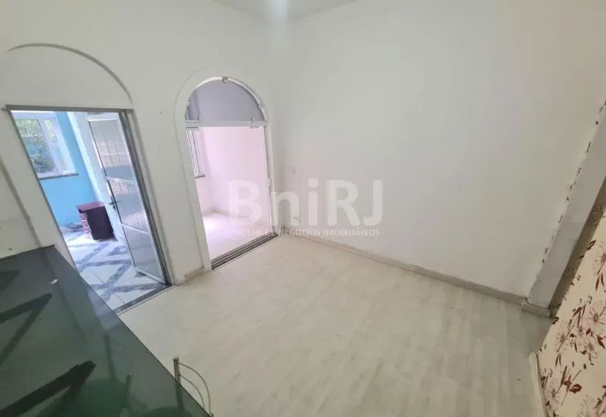 Excelente quarto e sala localizado em Copacabana - RJ