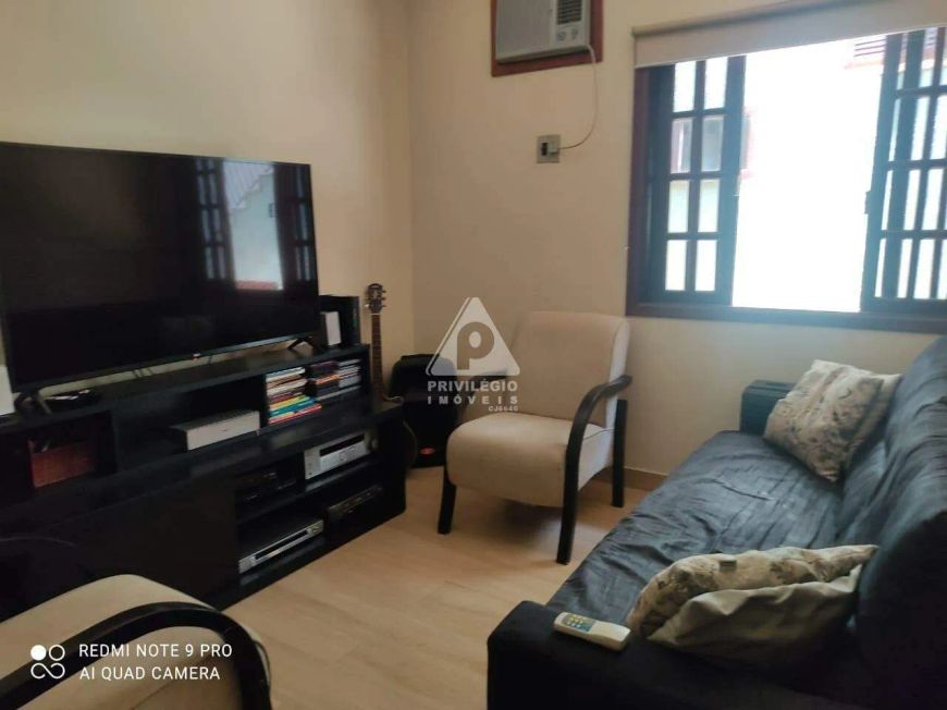 Casa com piscina em Condomínio fechado