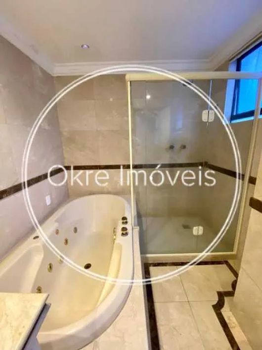 Apartamento na Rua Bulhões de Carvalho, 265 m², Com 4 dormitórios, sendo 1 suíte, 2 vagas de garagem