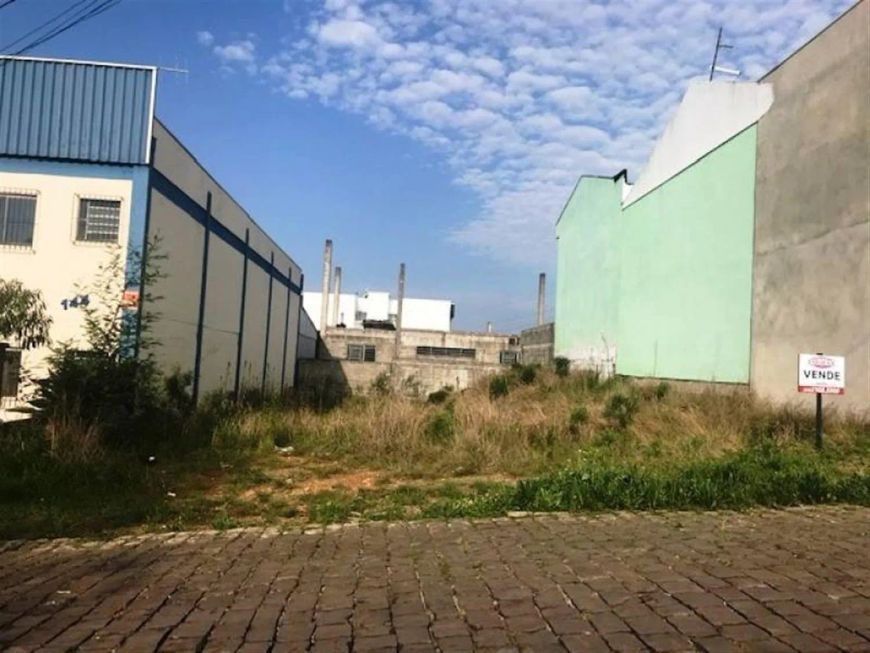 Excelente terreno plano com 360,00m, na entrada do Colina do Sol. Estuda prazo para parcelamento dir