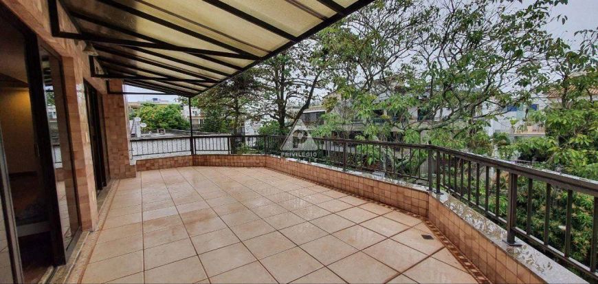 Cobertura à venda no Jardim Oceânico com 444m² de 5 Quartos e 1 Suite