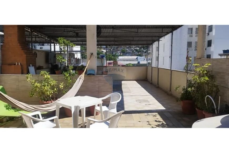CASA DE VILA TRIPLEX TENDO TERRAÇO COM CHURRASQUEIRA E UMA VAGA DE GARAGEM