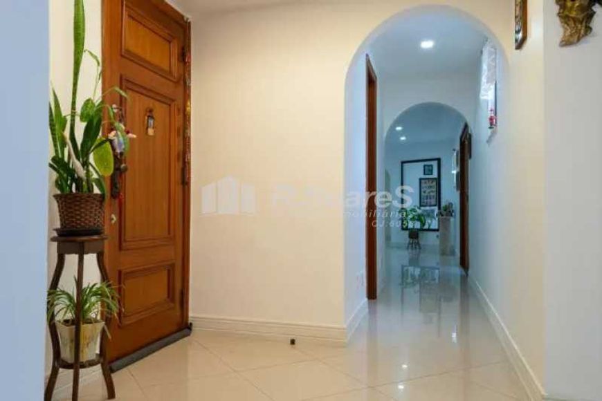 Cobertura duplex com cinco quartos , sendo quatro suítes, na Rua Érico Veríssimo - Barra da Tijuca.