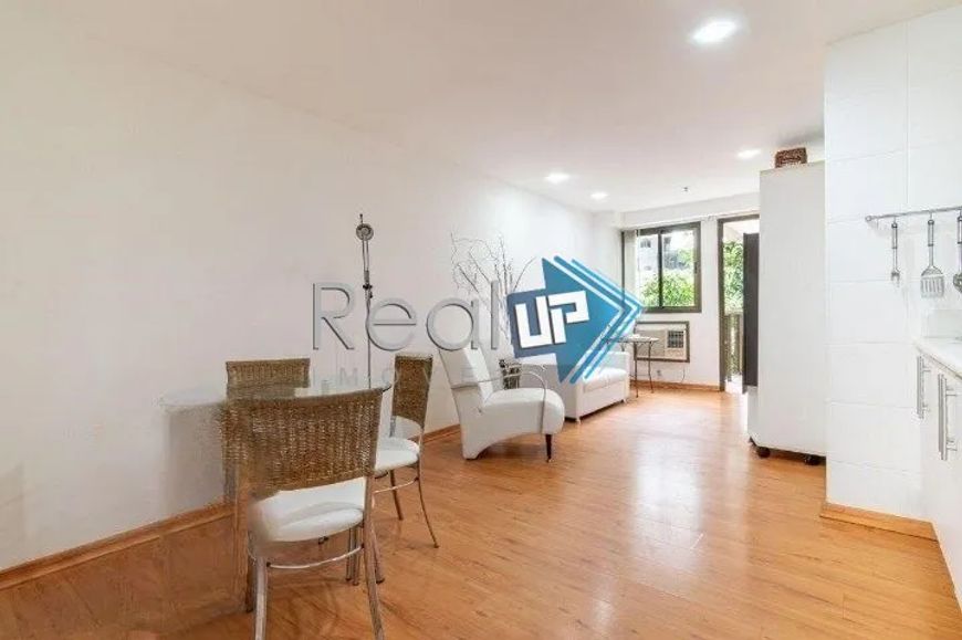 Flat com 2 quartos e vaga na Lagoa