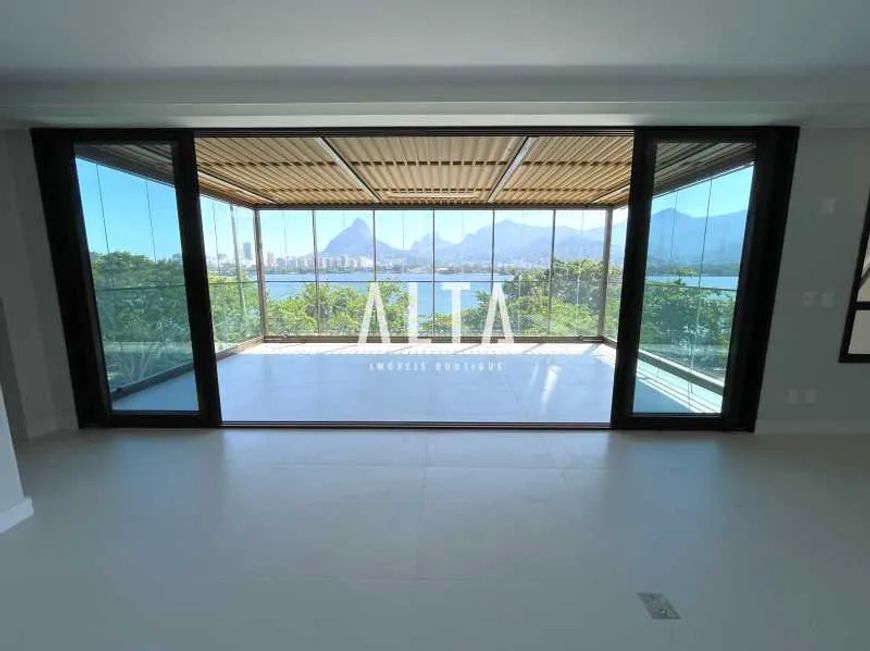ALTA Imóveis Boutique vende: Apartamento com cheiro de novo e vista aberta da Lagoa