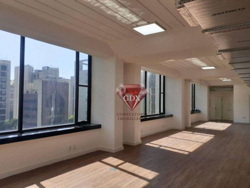 Conjunto comercial no Edifício Paulista de Seguros lll