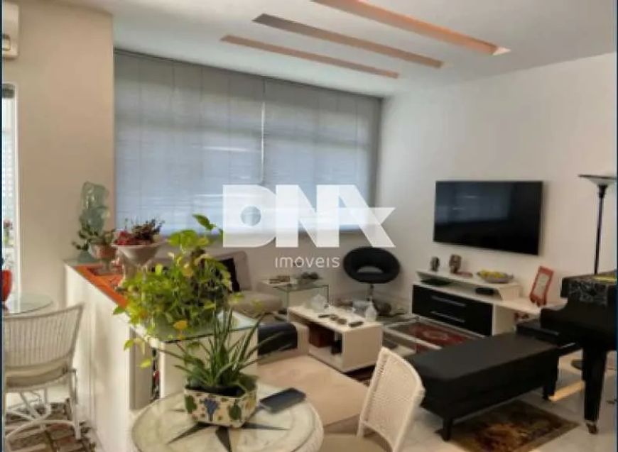 Apartamento - / Residencial / Copacabana