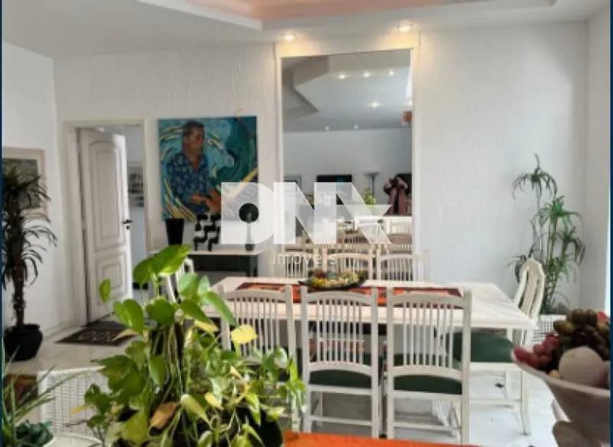 Apartamento - / Residencial / Copacabana