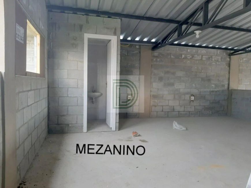 Galpão Comercial com 250 metros de área útil