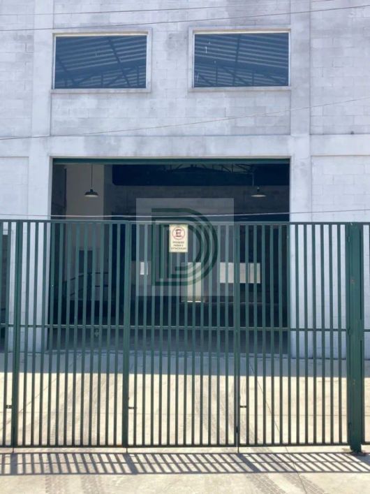 Galpão Comercial com 250 metros de área útil