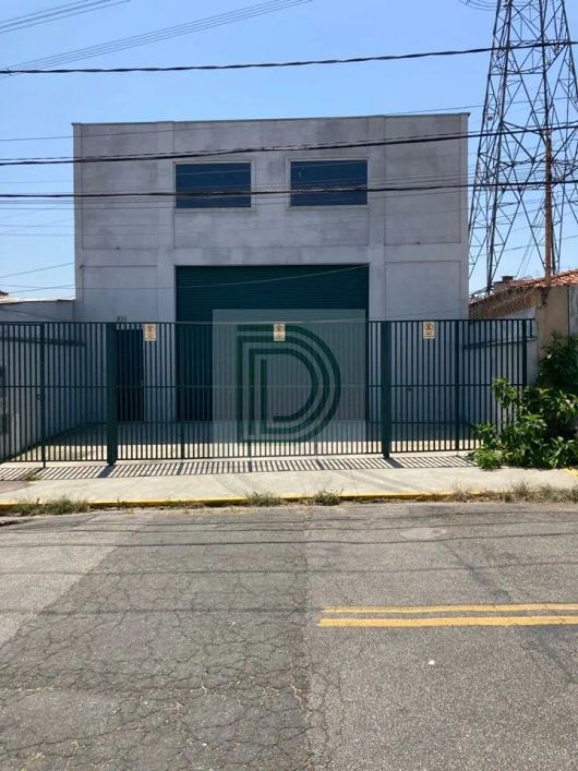 Galpão Comercial com 250 metros de área útil
