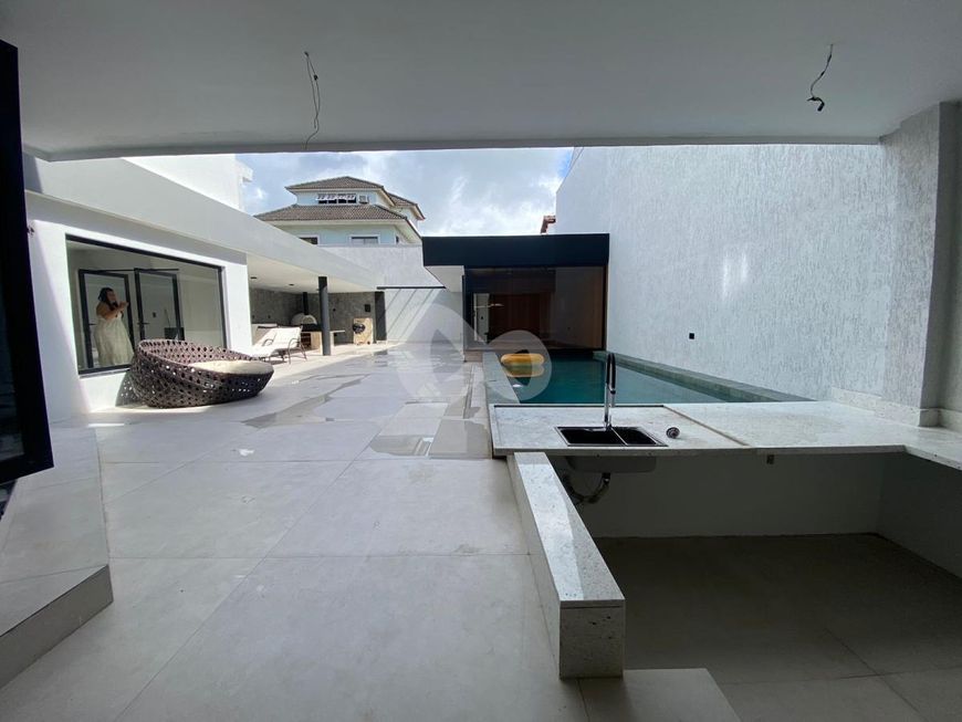 Casa de condomínio para venda com 644 metros quadrados com 4 quartos