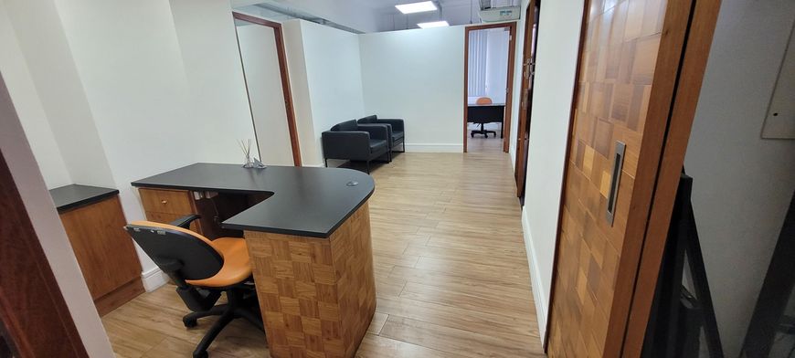 Oportunidade Imperdível: Andar Reformado de 250m² Ideal para Coworking no Centro do Rio de Janeiro