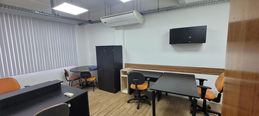 Oportunidade Imperdível: Andar Reformado de 250m² Ideal para Coworking no Centro do Rio de Janeiro