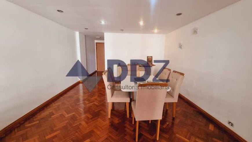 Apartamento - / Residencial / Copacabana