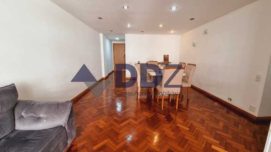 Apartamento - / Residencial / Copacabana