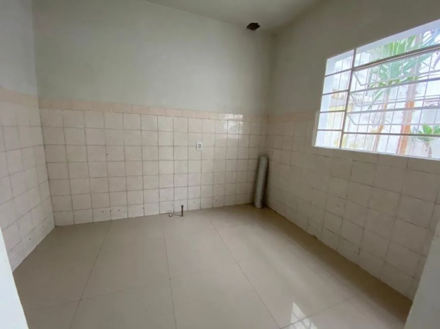 Casa à venda e para locação no Centro de Pelotas, RS, 176 m², 2 dormitórios, 2 vagas, pátio, varand