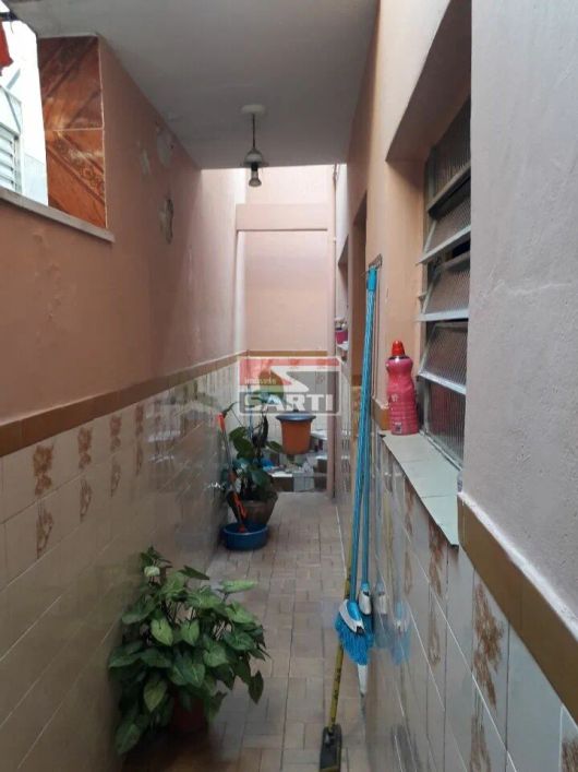 AMPLO SOBRADO COM LINDO TERRAÇO NA FRENTE , 3 DORMITÓRIOS ( SENDO 1 SUÍTE ) 01 VAGA DE GARAGEM