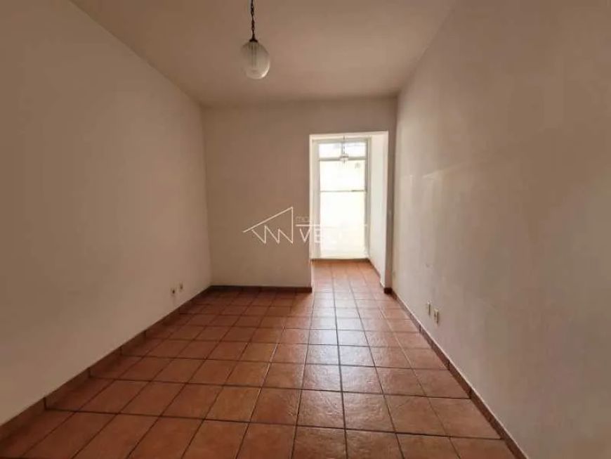 Apartamento - / Residencial / Catete