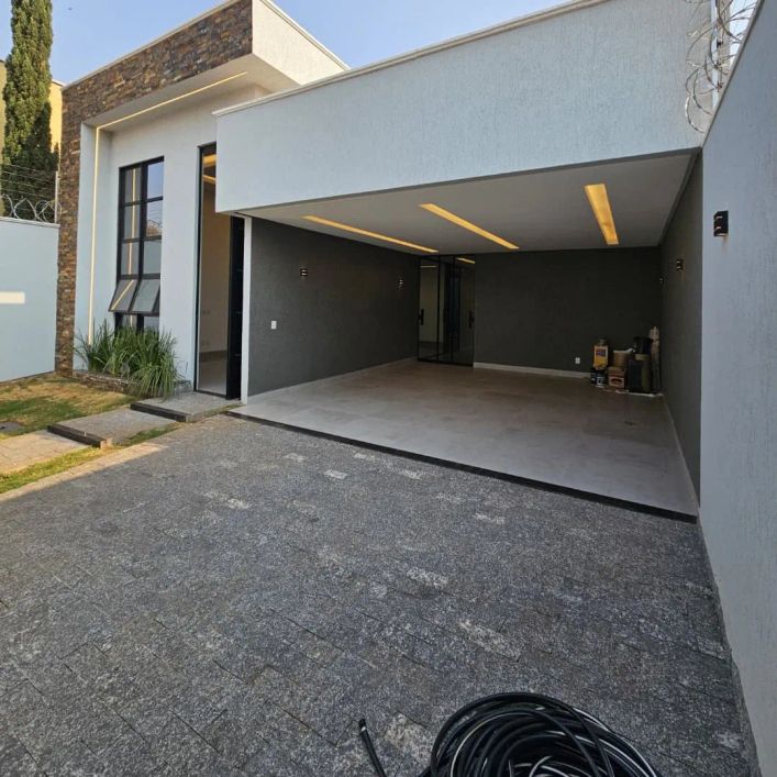 Casa para venda SOZINHA NO LOTE COM PISCINA E HIDRO Setor Vereda dos Buritis - Goiania