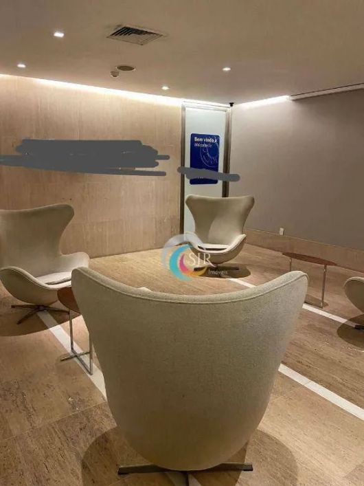Sala comercial de 600 m² totalmente mobiliada com divisórias de vidro e persiana embutida, instalaçã