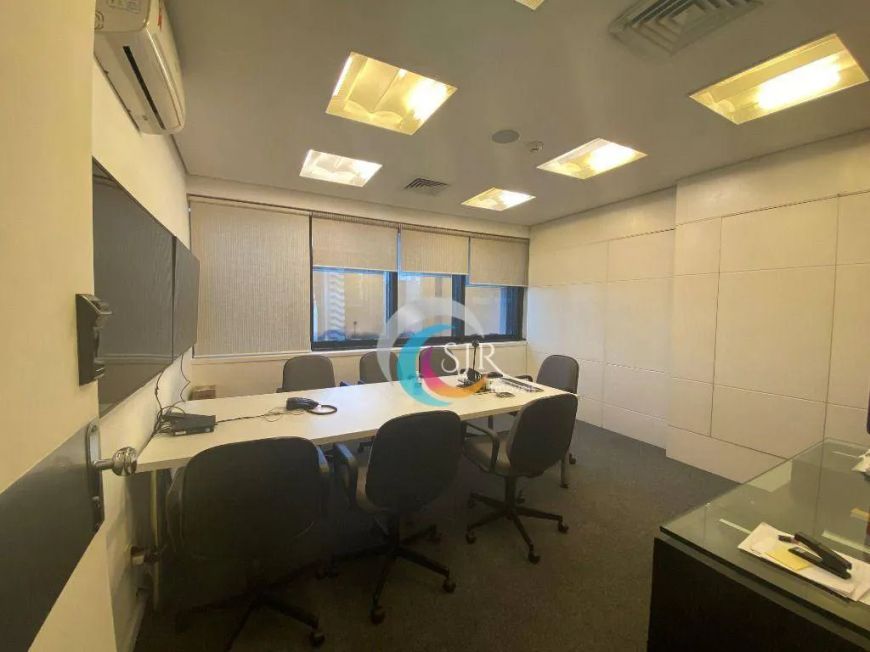 Sala comercial de 600 m² totalmente mobiliada com divisórias de vidro e persiana embutida, instalaçã