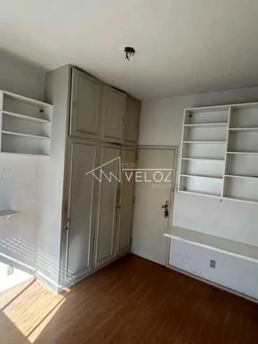 Apartamento : / Residencial / Glória