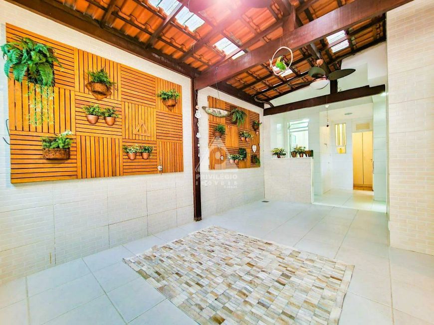 Excelente Apartamento Reformado com Área Externa, 1 Vaga a Venda no Leblon