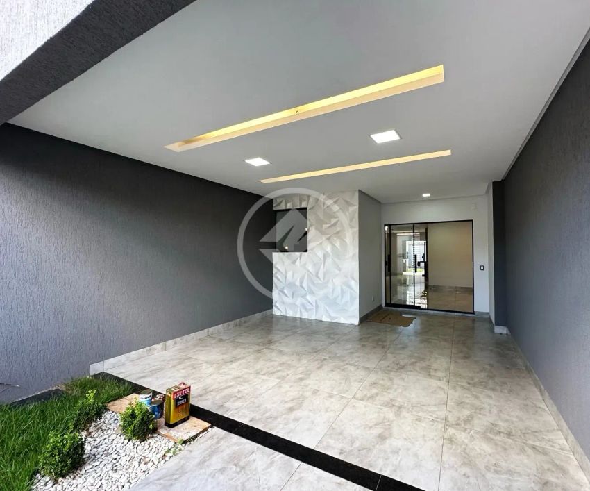 Sobrado á venda no Residencial Porto Seguro em Goiânia, com 3 suítes sendo 1 master com closet. codi