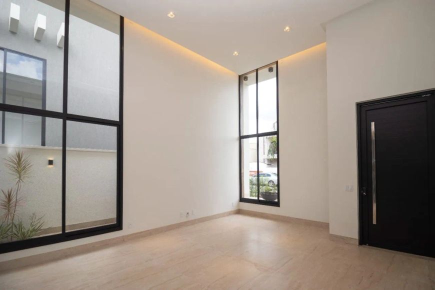 Casa 3 quartos em condomínio fechado em Goiânia-GO.