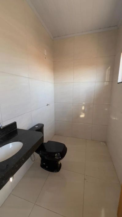Sobrado para venda possui 450 metros quadrados com 3 quartos em Parque Santa Rita - Goiânia - GO