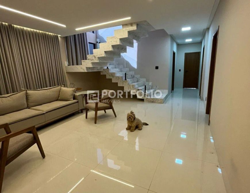Sobrado de 5 suítes à venda, 306 m² por R$ 2.700.000,00 - Jardins Madri - Goiânia/GO