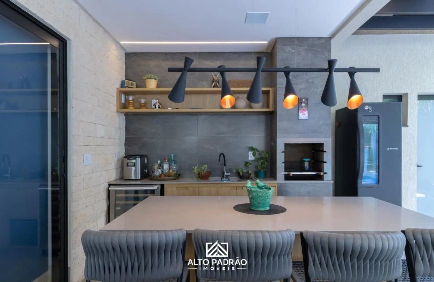 1057 - Casa térrea com 4 suítes e piscina, à venda 233,60m² de área constru R$2.750.000,00, no Por