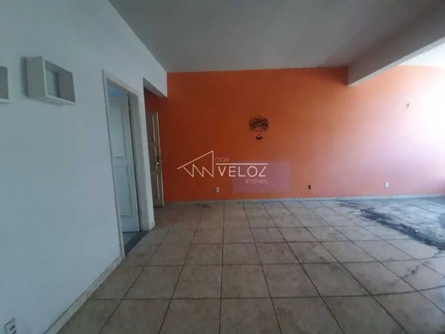 Apartamento - / Residencial / Glória
