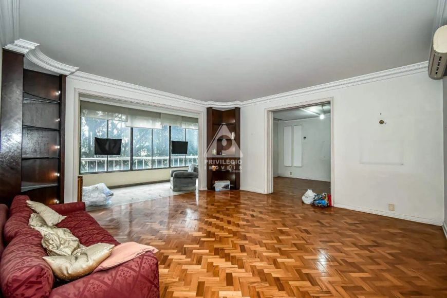 Apto. 3 quartos, 4 banheiros, dependência, 1 vaga, 248m2 com vista no Flamengo.