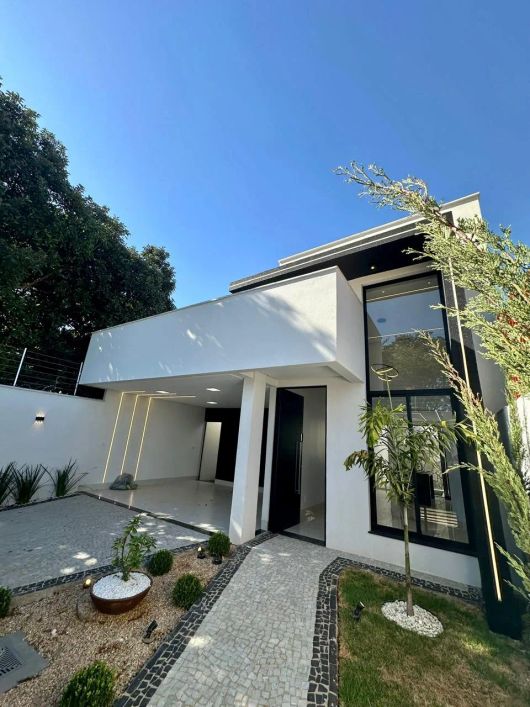 Casa no Jardim Maribel Casa de Rua com 4 Quarto(s) e 2 banheiro(s) à Venda, 122.49 por R$ 750.000 no