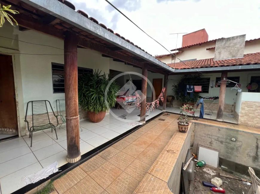 Casa com Galpão Comercial no Setor Porto Seguro codigo: 78047