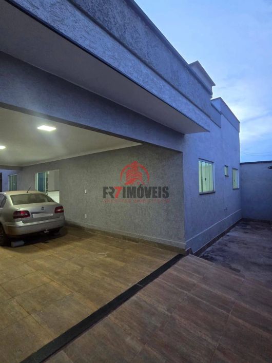 LINDA CASA SOZINHA NO LOTE JARDIM GRAMADO - GOIÂNIA/GO