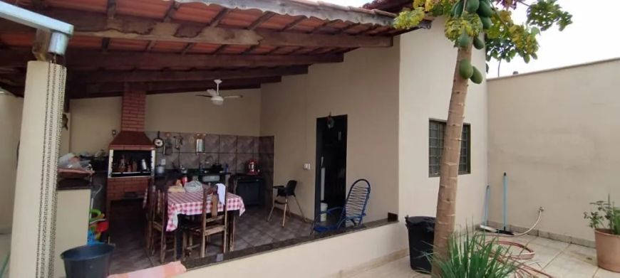 Casa de 260 m² com 04 quartos à venda por R$ 850.000 no Jardim Balneário Meia Ponte - Goiânia