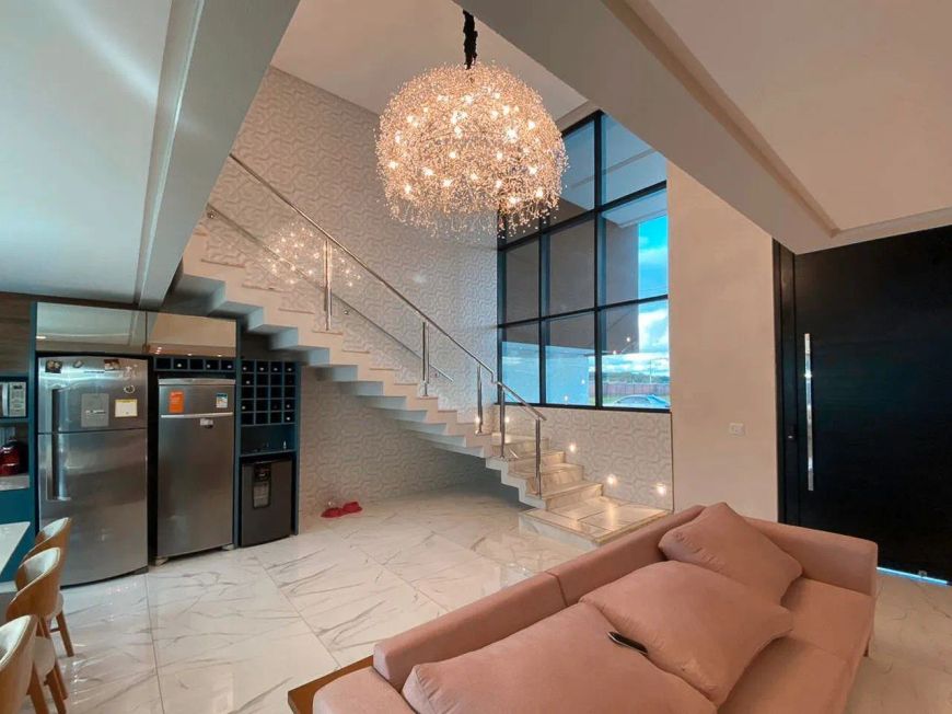 Imóvel para venda tem 250 metros quadrados com 4 quartosSobrado de Alto Padrão, 250m², à venda por R