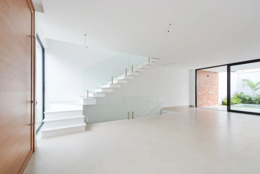 Casa no condomínio Vila Luni para venda com 3 quartos, sendo 3 suítes, 331m²